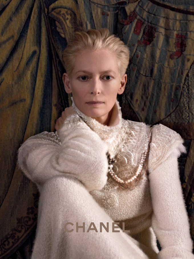 Tilda-Swinton-Chanel-Paris-Edimbourg-2013-01.jpg