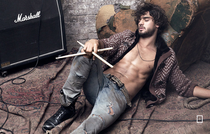 Marlon-Teixeira-Dean-Isidro-El-Libro-Amarillo-05.jpg