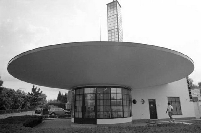 modernist-petrol-stations-01-600x458.jpg