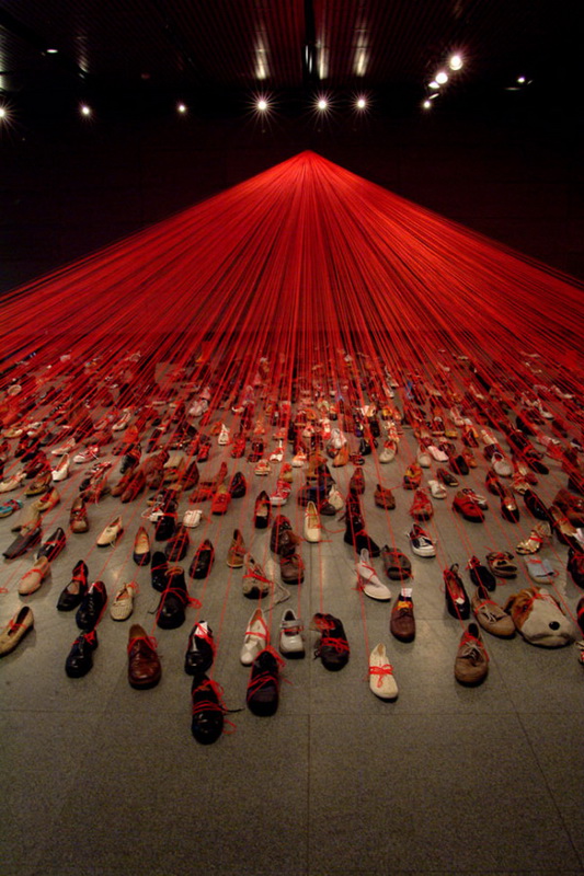 chiharu-shiotas-installations-01-600x900.jpg