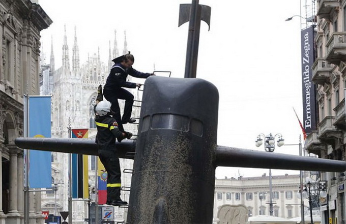 Submarine-in-Milan-640x415.jpg