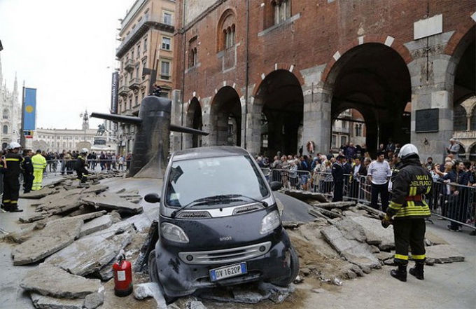 Submarine-in-Milan-640x417.jpg