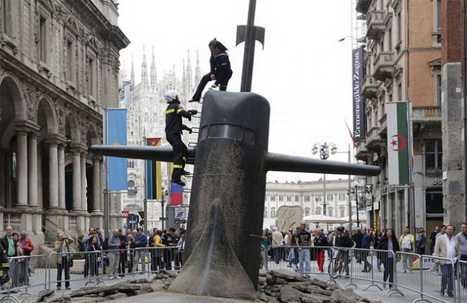 Submarine-in-Milan-640x418.jpg