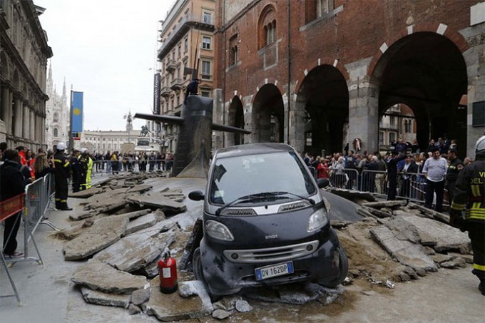 Submarine-in-Milan-640x419.jpg