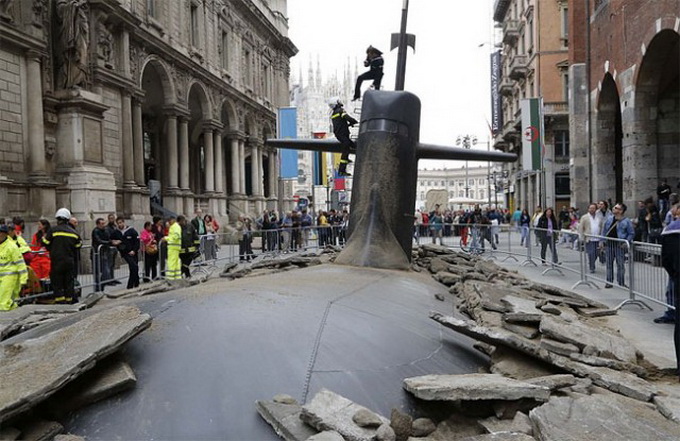 Submarine-in-Milan-640x421.jpg