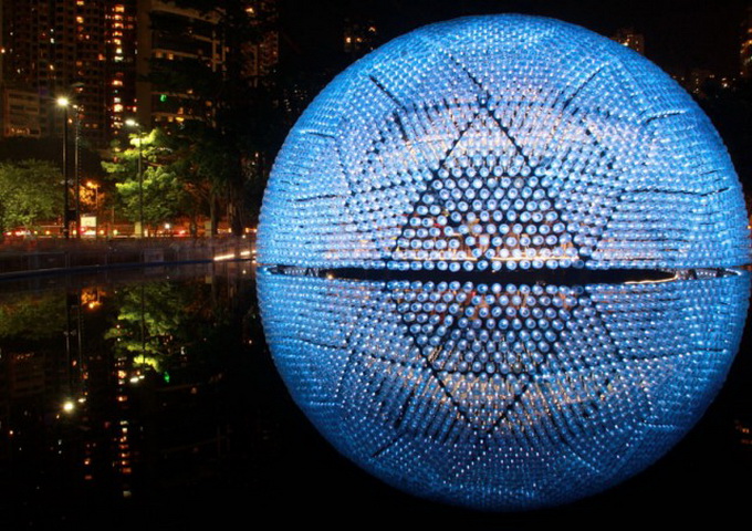 Lantern-Pavilion-made-from-Recycled-Water-Bottles-640x460.jpg