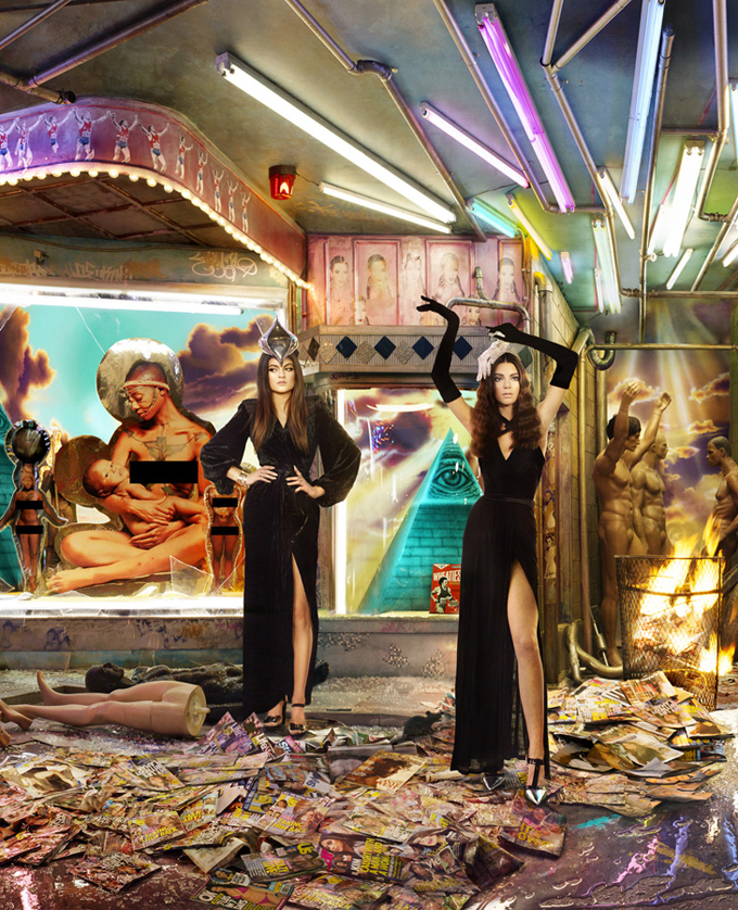 Kardashians-Christmas-Card-David-LaChapelle-02.jpg