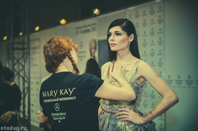 etoday-MBFW ss14-backstage-11.jpg