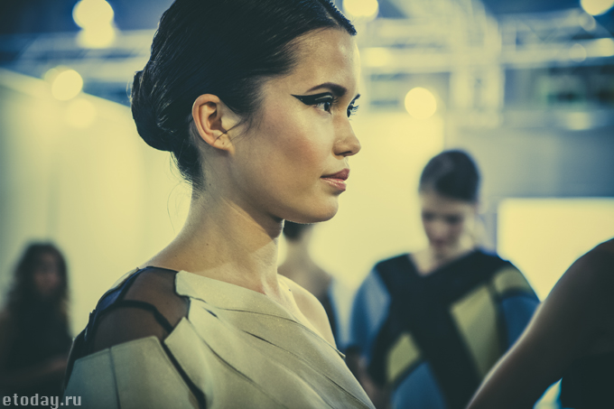 etoday-MBFW ss14-backstage-17.jpg