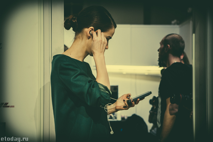 etoday-MBFW ss14-backstage-45.jpg