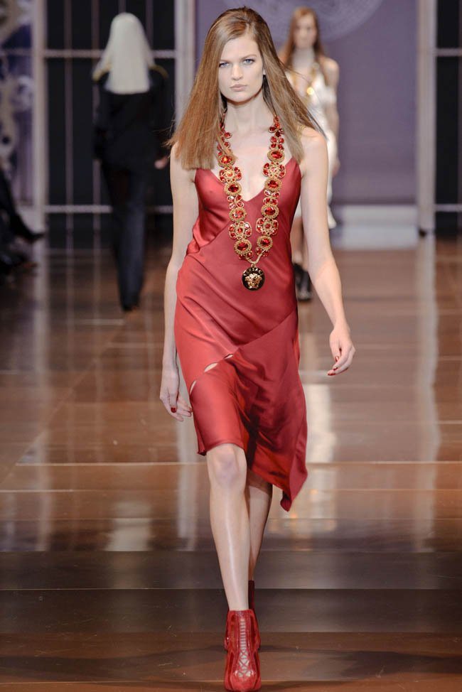 versace-fall-winter-2014-show45.jpg