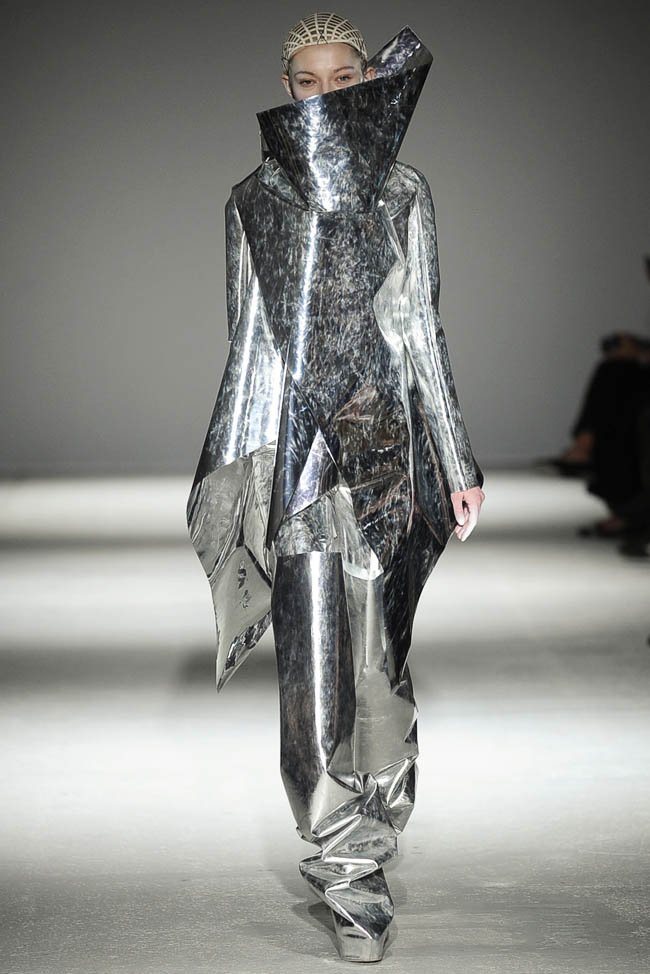 gareth-pugh-fall-winter-2014-show27.jpg