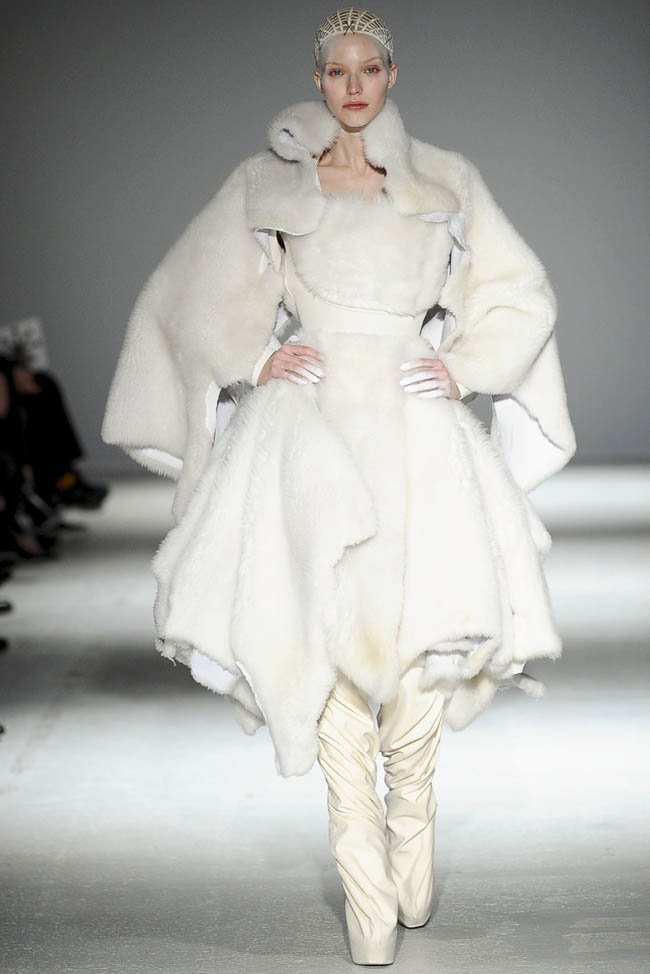 gareth-pugh-fall-winter-2014-show6.jpg