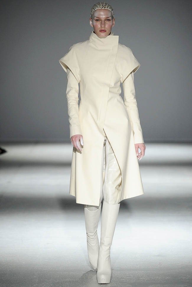 gareth-pugh-fall-winter-2014-show9.jpg