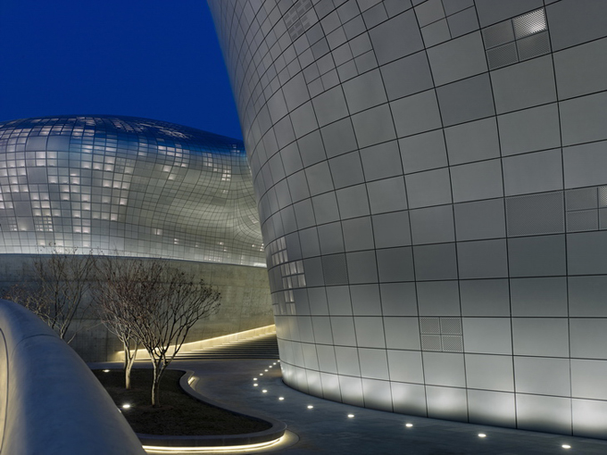 Dongdaemun-Plaza-Zaha-Hadid-02.jpg