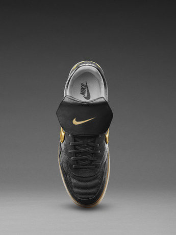 Su14_NSW_NikeFC_Tiempo_Black_Gold_06_28883.jpg