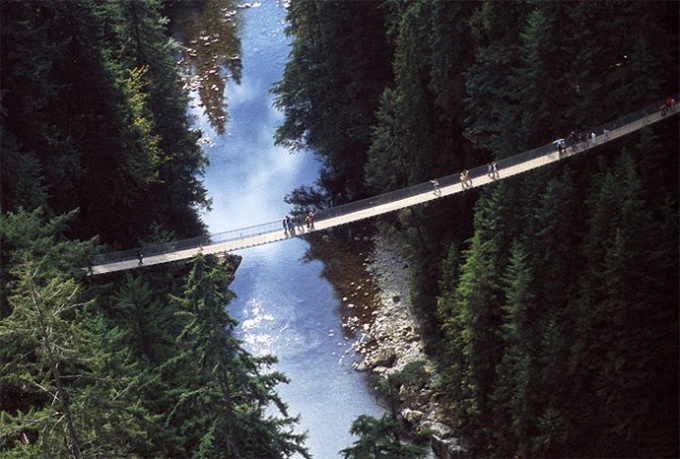 Capilano-Suspension-Bridge-in-Nort-Vancouver1-640x374.jpg