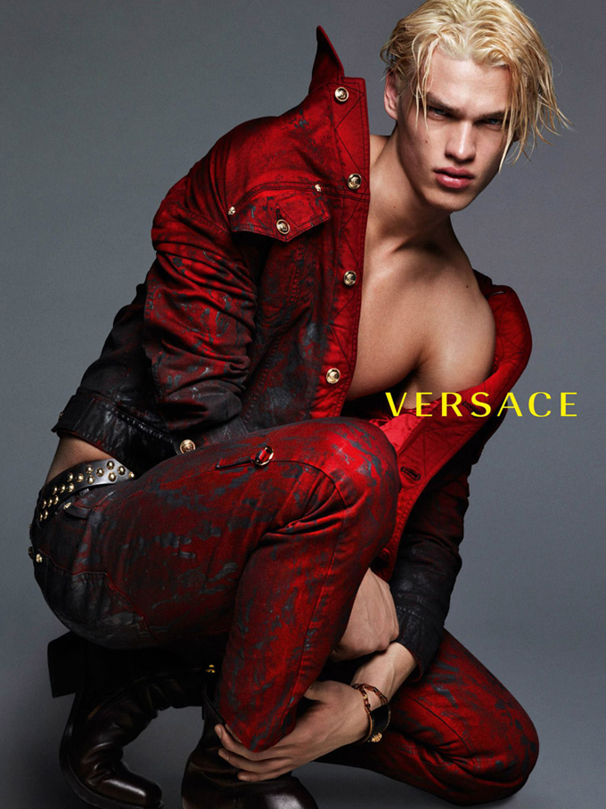 Versace-Fall-Winter-2014-Mert-Marcus-04.jpg