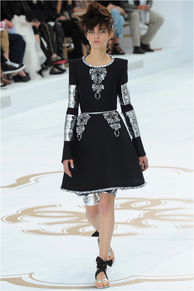 chanel-haute-couture-2014-fall-show43.jpg