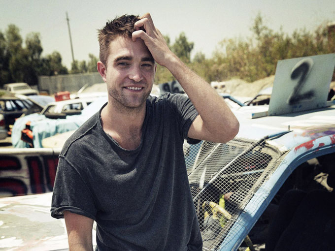 Robert-Pattinson-Esquire-UK-Simon-Emmett-05.jpg