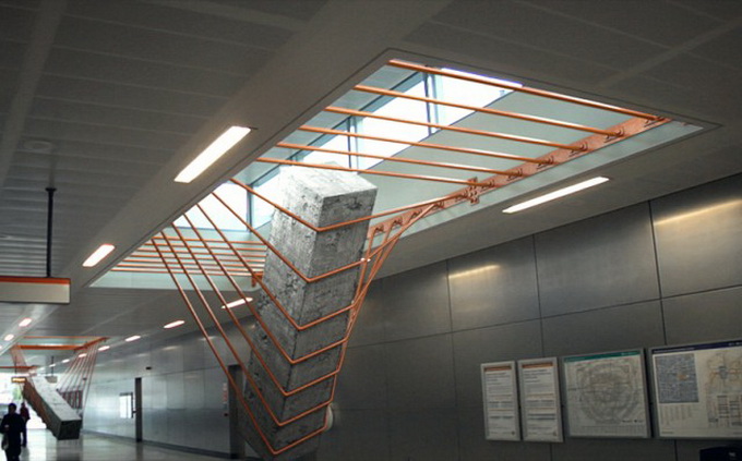 Elasticity-Installation-in-Dalston-Junction-Station1-640x_6.jpg