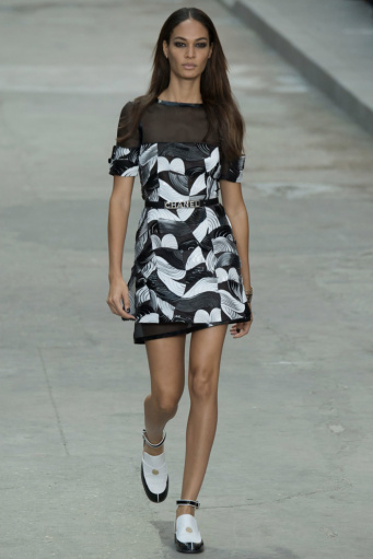 chanel-2015-spring-summer-runway68.jpg