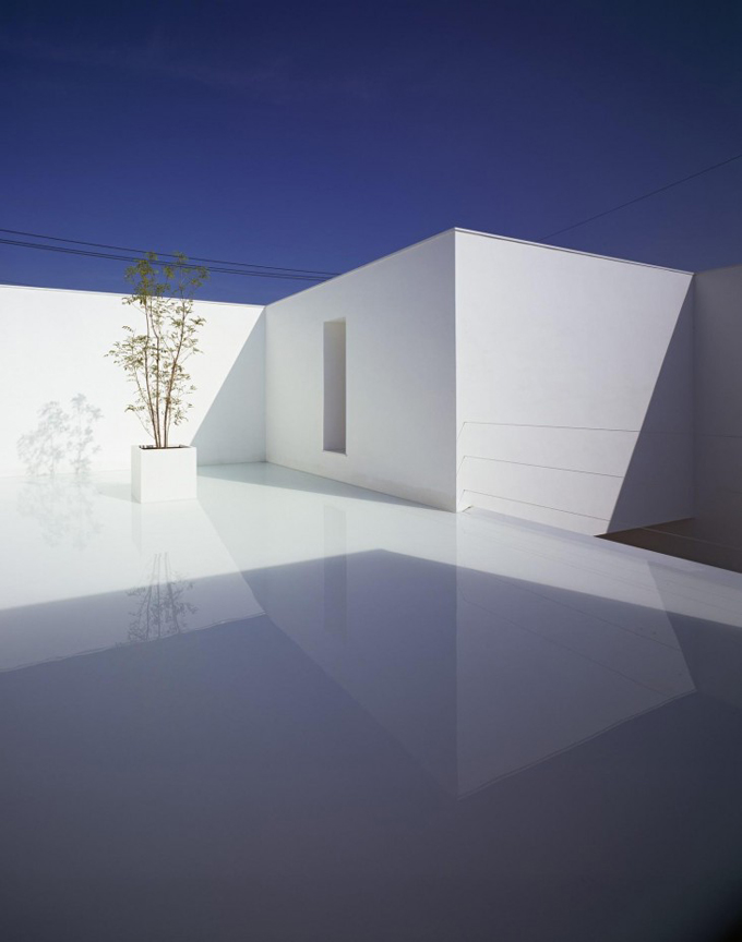 White-Cave-House-05-730x927.jpg