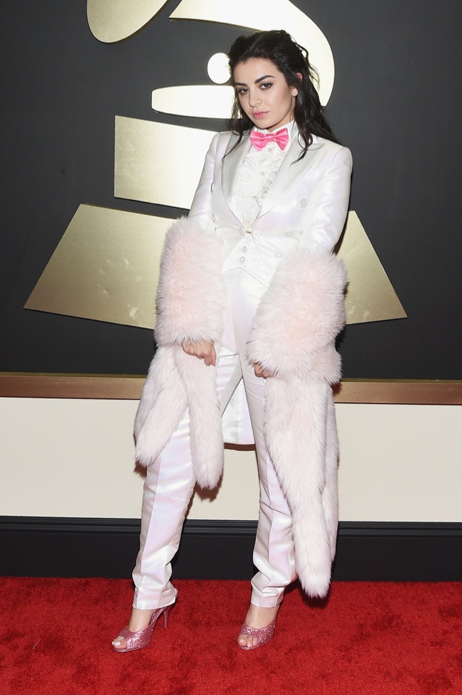 charli-xcx-moschino-pantsuit-grammys-2015.jpg