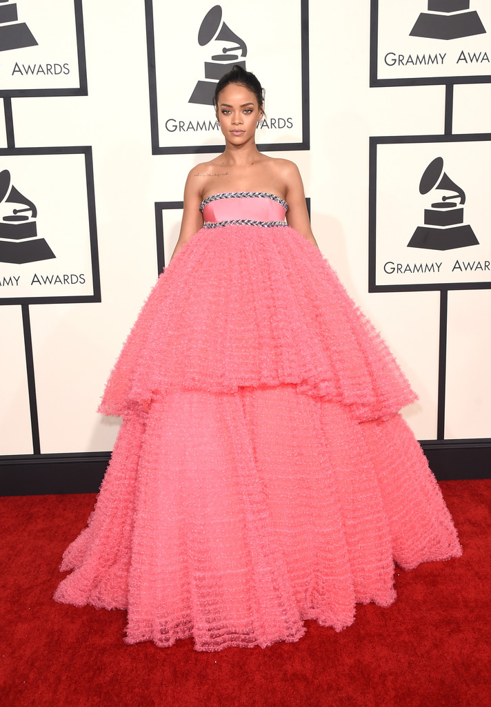 rihanna-giambattista-valli-couture-pink-dress-grammys-2015.jpg