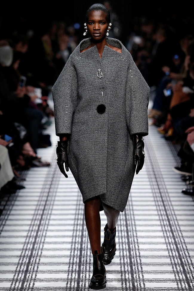 balenciaga-fall-winter-2015-runway01.jpg