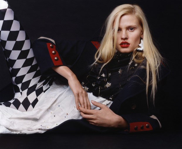 Lara-Stone-V-Magazine-Harley-Weir-11-620x506.jpg