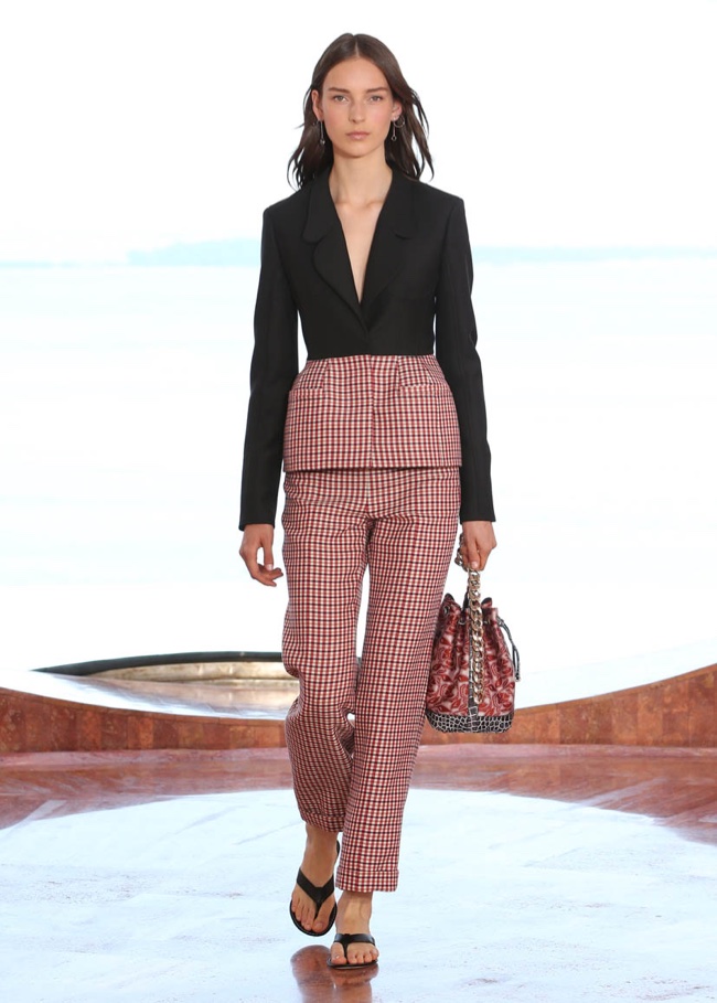 dior-cruise-2016-runway-show44.jpg