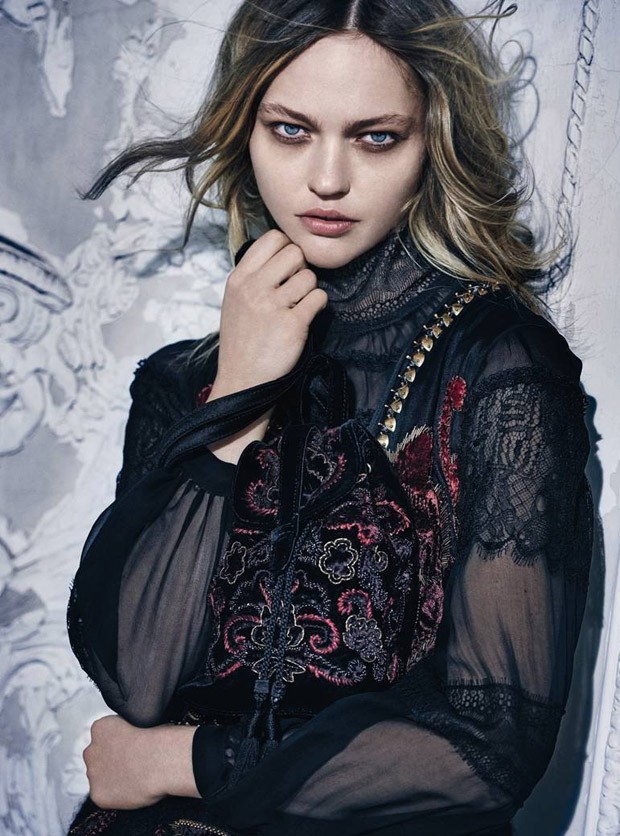 Sasha-Pivovarova-Alberta-Ferretti-FW15-04-620x836.jpg