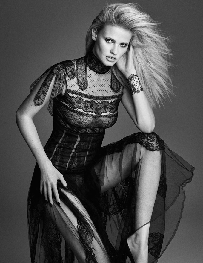 Lara-Stone-W-Korea-September-2015-Cover-Editorial05.jpg