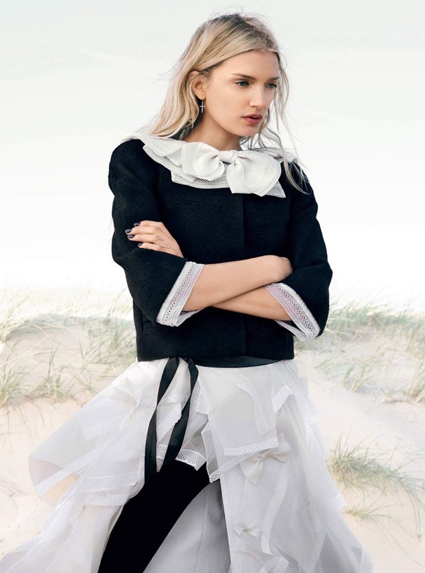 Lily-Donaldson-Bazaar-UK-David-Slijper-04-620x836.jpg