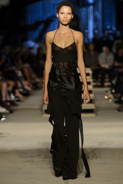 Givenchy-Spring-Summer-2016-Runway05-400x700.jpg