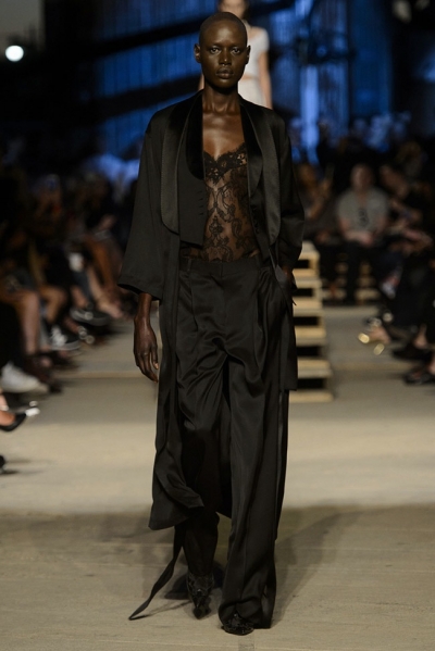 Givenchy-Spring-Summer-2016-Runway08-400x700.jpg