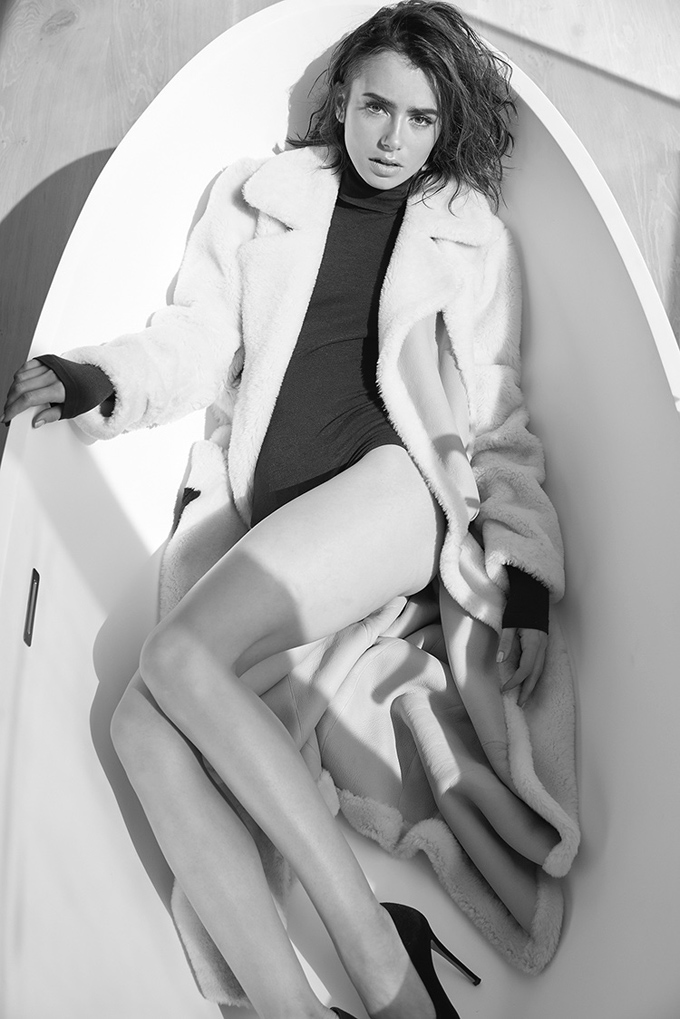 Актриса Лили Коллинз (Lily Collins) украсила обложку свежего выпуска Malibu...