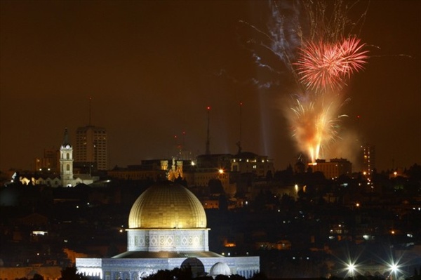 israel60_fireworks_jerusalem.jpg